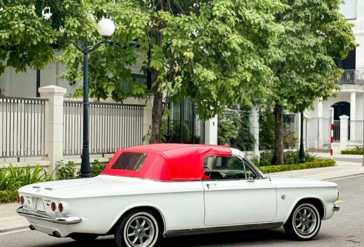 Huyền thoại của thập niên 60 Chevrolet Corvair Convertible 1962 rao bán với mức giá đáng chú ý