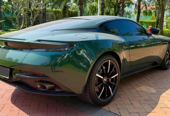 Lăn bánh 1.300 km, Aston Martin DB11 2022 'rẻ' gần 5 tỷ đồng so với mua mới