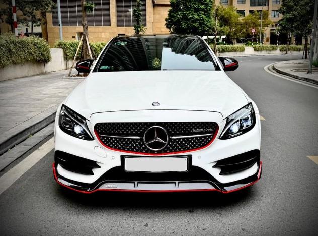 Mercedes-Benz C300 AMG 2016 độ C63 đang được rao bán hấp dẫn trên sàn xe cũ