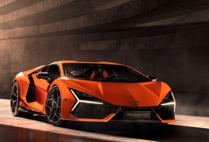 Lamborghini thắng lớn trong cuộc đua doanh số dù trì hoãn ra mắt siêu xe điện