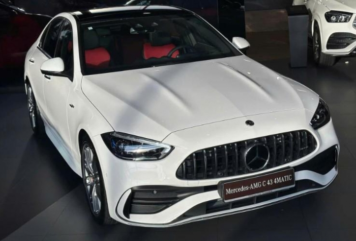 Mercedes-AMG C43 2025 điều chỉnh giá bán tại Việt Nam kèm bổ sung thêm trang bị