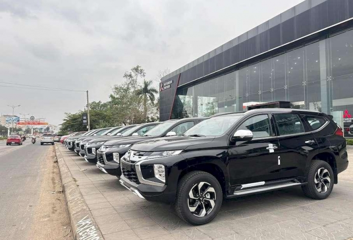 Mitsubishi Pajero Sport bản máy xăng mở bán với số lượng nhỏ giọt, cắt giảm trang bị quan trọng