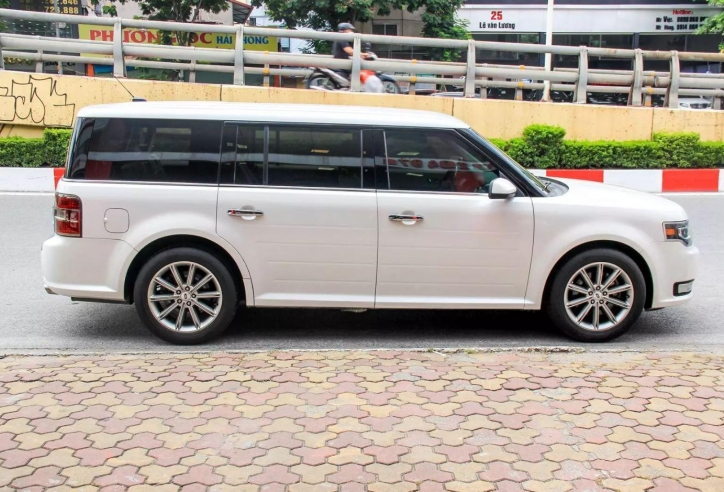 Ford Flex 2014 - SUV Mỹ hiếm hoi được rao bán trên sàn xe cũ với mức giá không hề rẻ