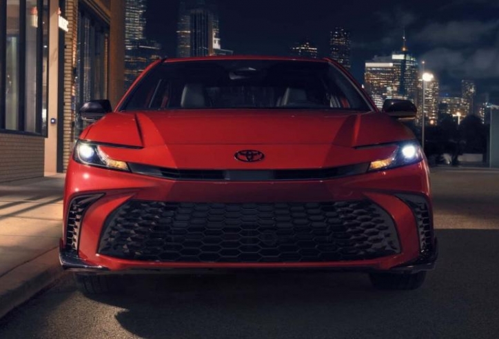 Toyota Camry Nightshade 2025 lộ diện: Bản nâng cấp thể thao cho tín đồ hybrid
