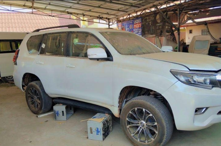 Cú “biến hình” ngoạn mục của Land Cruiser Prado từ đời 1998 sang bản 2022