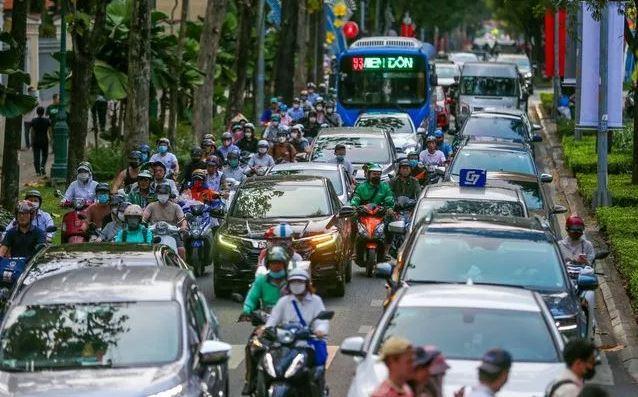 Bộ Nông nghiệp và Môi trường bác bỏ tin đồn cấm ôtô đời cũ vào trung tâm Hà Nội