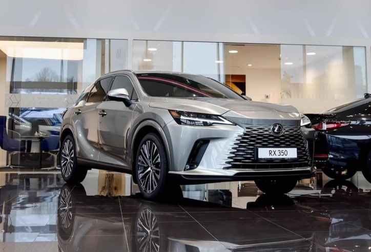 Lexus RX 350h xuất hiện tại đại lý: Mạnh mẽ, tiết kiệm, thêm camera 360, giá khởi điểm 3,5 tỷ đồng