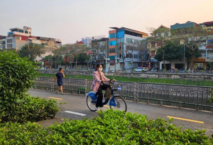 Tuyến đường xanh bên sông Tô Lịch thành “đường hoang”: Lỗi tại người dân hay quy hoạch?