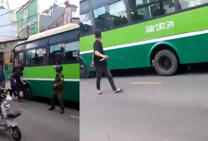 Tài xế xe tải cầm dao rượt đánh tài xế xe buýt giữa phố Sài Gòn sau va chạm giao thông