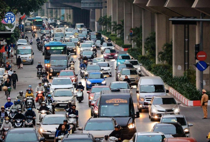 Hà Nội dự kiến tăng mạnh phí trước bạ và cấp biển số: Người dùng xe xăng, dầu sẽ phải trả giá cao hơn