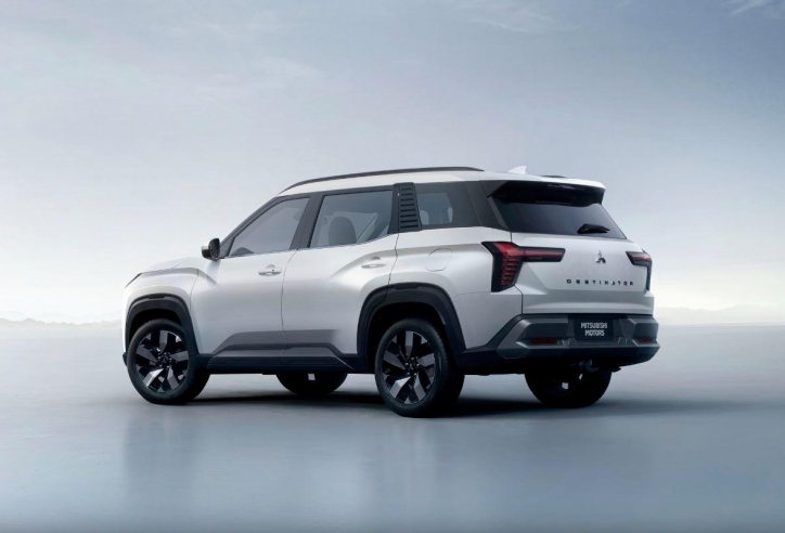Mitsubishi Destinator so kè CX-5, Territory, Tucson: Lợi thế về kích thước, bất lợi ở vận hành