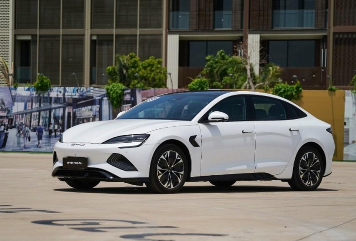 Sedan “hết thời” tại Việt Nam nhưng vẫn là biểu tượng đẳng cấp ở thị trường này