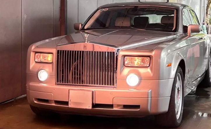 Lăn bánh hơn 3 vạn km sau gần 20 năm, Rolls-Royce Phantom vẫn giữ giá không tưởng