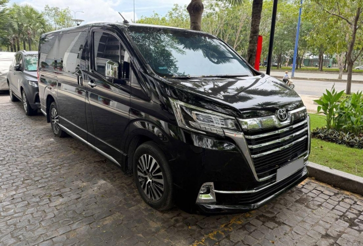 Toyota Granvia 2020 hiếm hoi rao bán trên sàn xe cũ, giá hơn hẳn Mercedes GLC 300