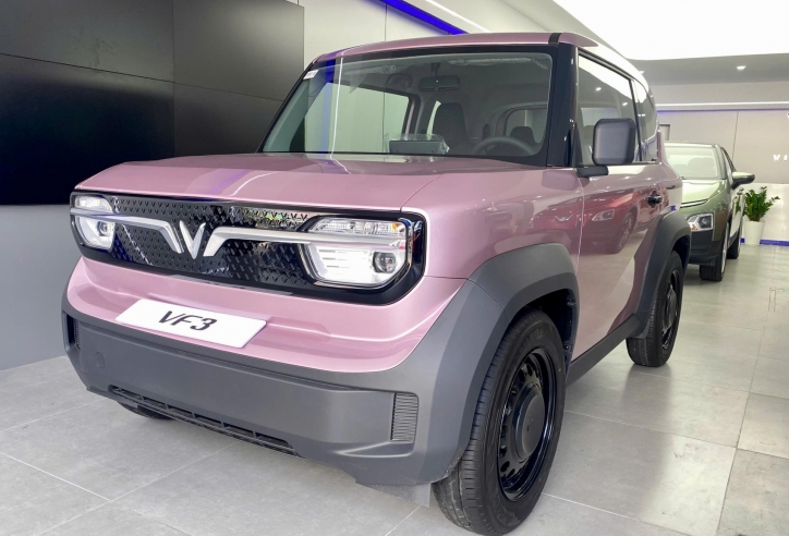 Tài chính 300 triệu đồng nên mua VinFast VF 3 hay vay thêm để chọn xe xăng hạng A?