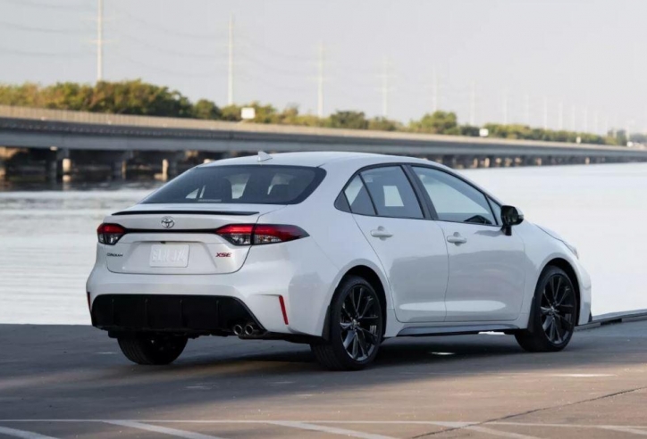 Sau 6 năm, Toyota Corolla khoác “áo mới” với bản Allion thể thao và hiện đại hơn