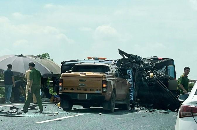 Tai nạn kinh hoàng trên cao tốc Pháp Vân - Cầu Giẽ: 18 người nhập viện, có 10 du khách Pháp