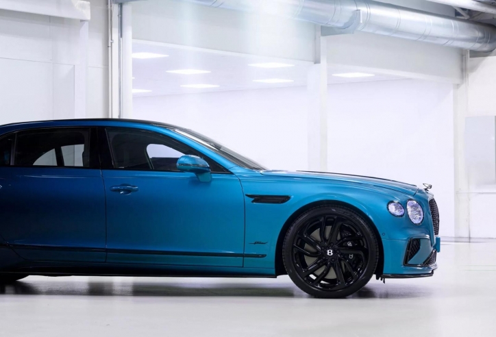 Bentley gây choáng với tùy chọn sơn Ombré giá 68.000 USD