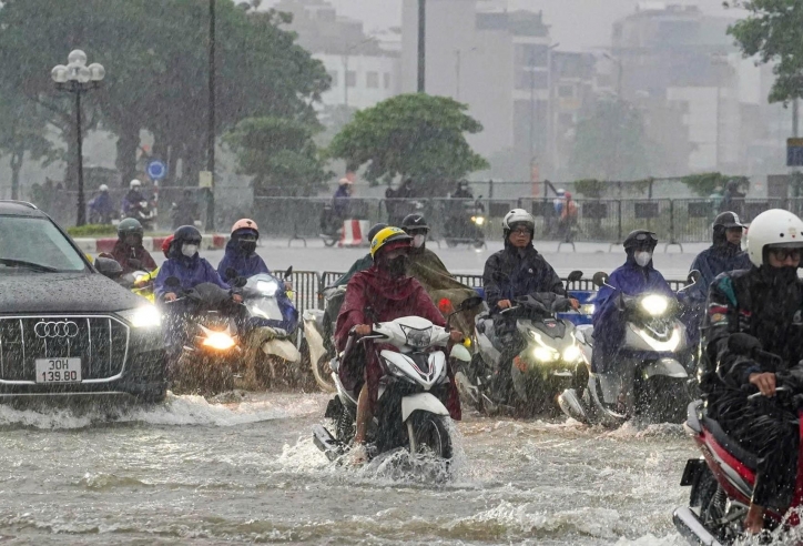 Hà Nội phát lệnh báo động lũ cấp I trên sông Tích, sông Bùi – cảnh báo 65 điểm ngập úng nội đô