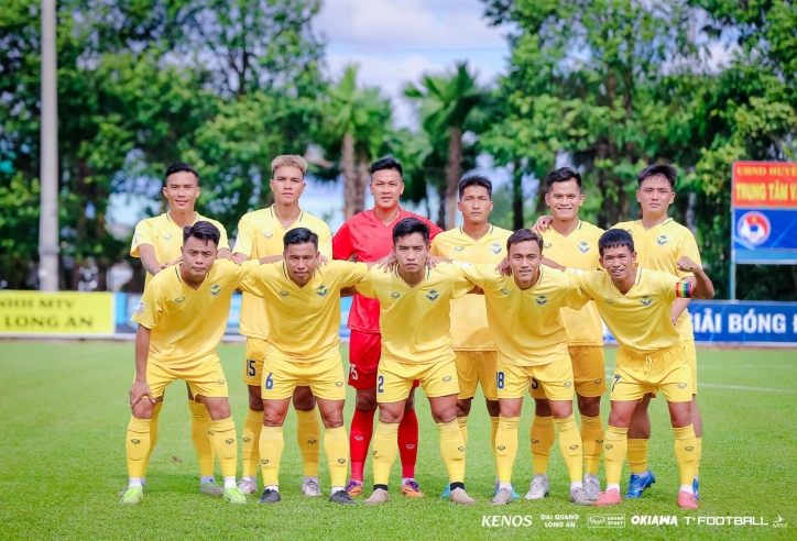 Độc lạ đội bóng Việt Nam thăng hạng 2 lần trong 1 năm