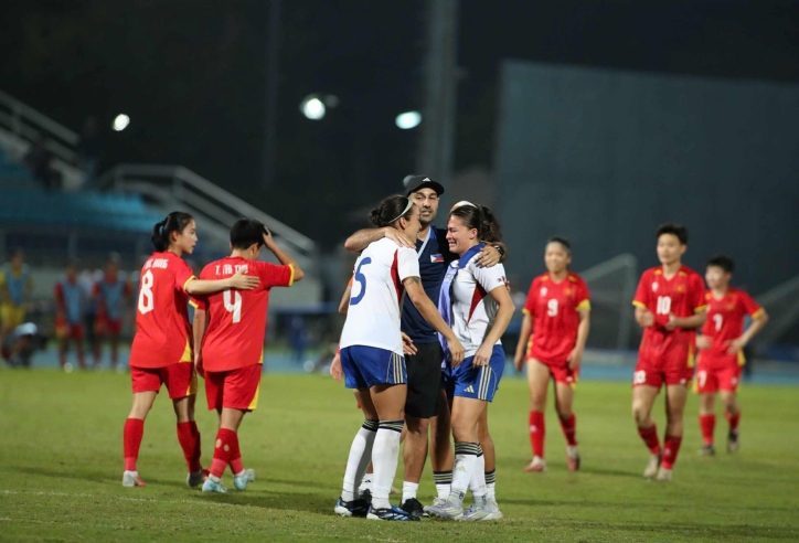 Thắng ĐT nữ Việt Nam đầy tranh cãi, Philippines vẫn được vinh danh