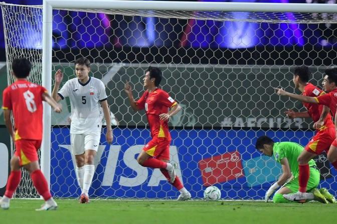 Được FIFA vinh danh, người hùng U23 Việt Nam lầm tưởng 1 điều