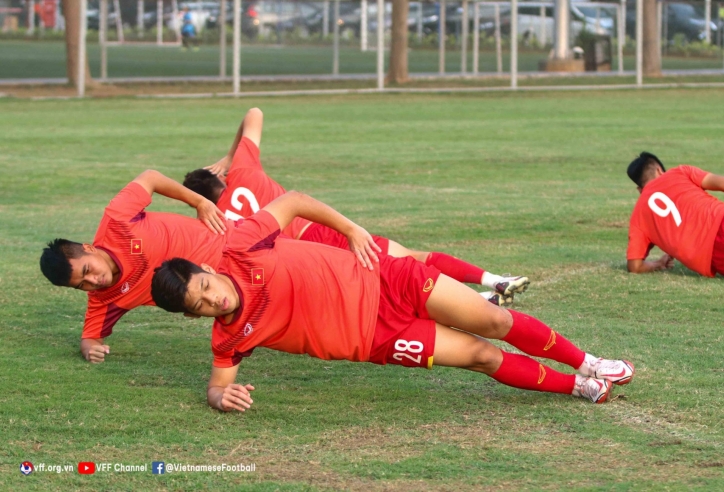 U19 Việt Nam tập hồi phục, tự tin chờ đối thủ ở bán kết