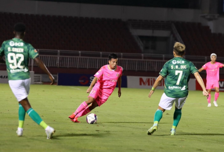 Lee Nguyễn tỏa sáng, TP HCM thắng kịch tính ở derby Sài Thành