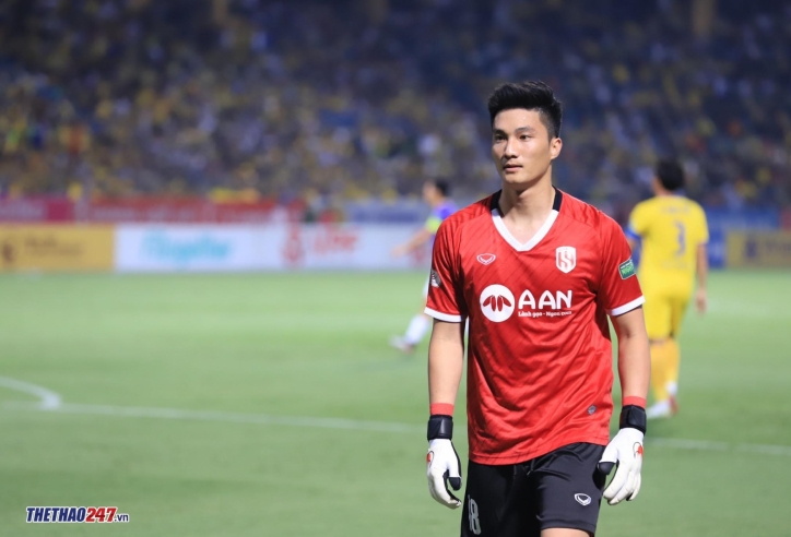 Thủ môn số 1 lượt đi V-League nghỉ trận SLNA gặp Hà Nội