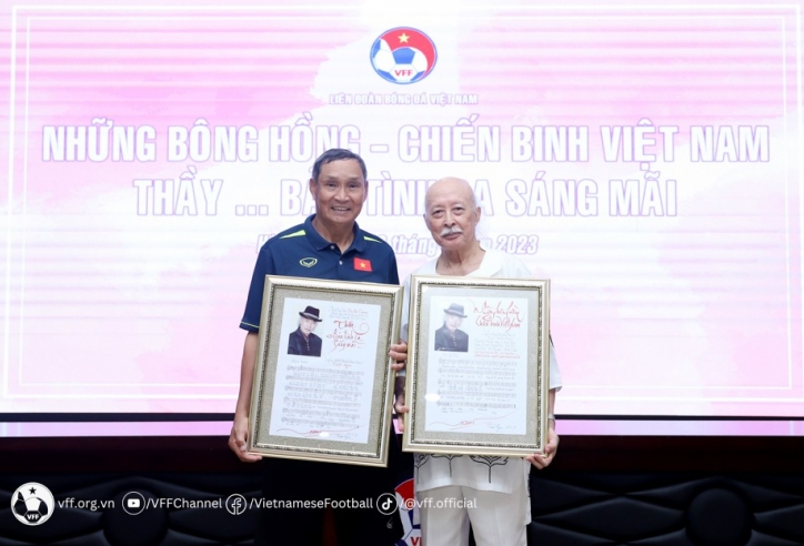 VIDEO: ĐT nữ Việt Nam nhận quà 'đặc biệt' trước thềm World Cup