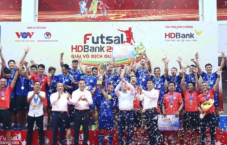 Hồ Văn Ý và đồng đội giúp CLB vô địch Việt Nam lần thứ 14