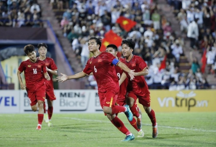 Đội Việt Nam gọi thần đồng 17 tuổi đá V-League