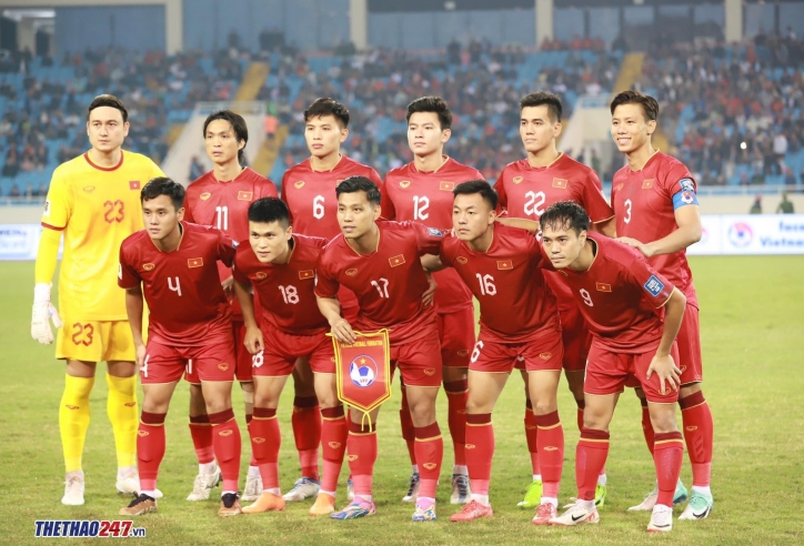 HLV Troussier và ĐT Việt Nam lại nhận tin buồn từ FIFA