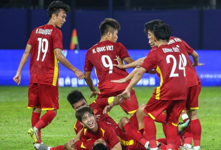 Vừa vô địch V-League, tuyển thủ Việt Nam có bến đỗ bất ngờ