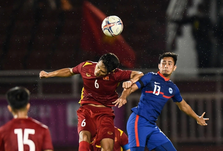 Cầu thủ Singapore bất ngờ giải nghệ trước bán kết AFF Cup