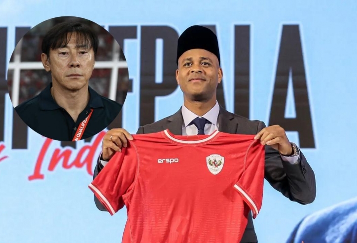 HLV Kluivert nói thẳng việc ĐT Indonesia sa thải Shin Tae-yong