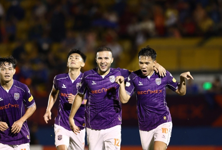 Ngoại binh V-League bất ngờ nhận danh hiệu quả bóng bạc