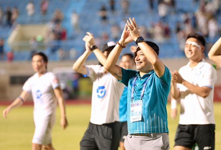 HLV Nam Định lập cột mốc ấn tượng sau chức vô địch V-League
