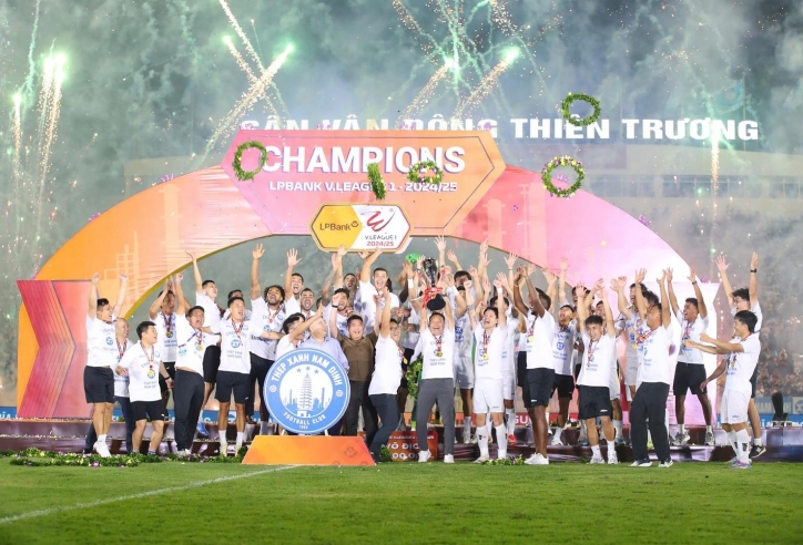 Chủ tịch VFF chúc mừng CLB Nam Định vô địch V-League