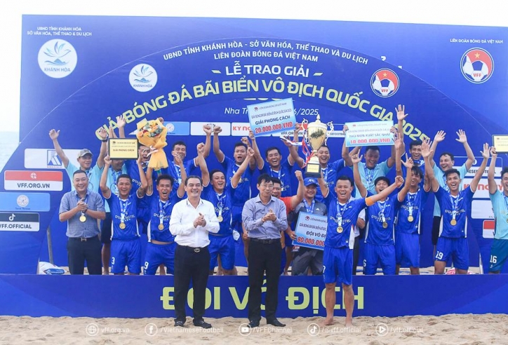 Chủ tịch VFF chúc mừng CLB Khánh Hòa vô địch