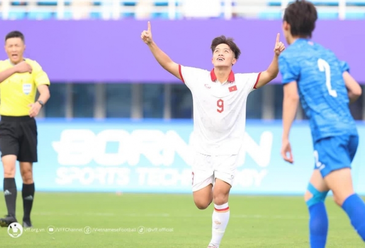 HLV Kim Sang Sik tìm ra tiền đạo số 1 của U23 Việt Nam