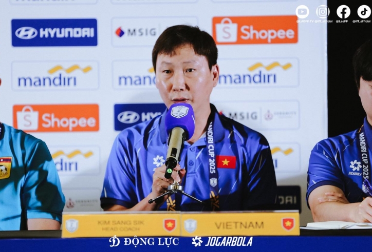 HLV Kim Sang Sik chỉ thẳng 2 đội đua vô địch với U23 Việt Nam