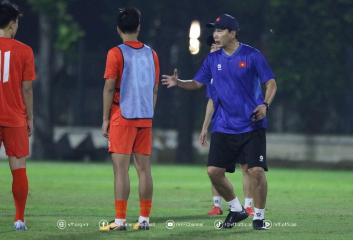 U23 Việt Nam gặp sự cố, HLV Kim Sang Sik bất ngờ vắng mặt