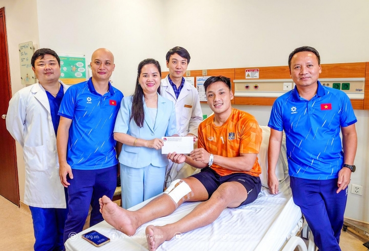 Thủ môn số 1 Việt Nam phải lên bàn mổ