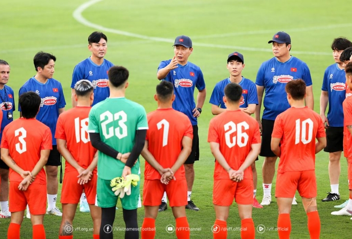 Ai sẽ tạm thời thay HLV Kim Sang Sik dẫn dắt ĐT Việt Nam?