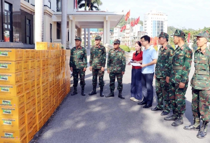 Tổng lực cứu trợ người dân vùng lũ