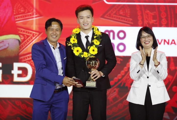 CĐV Thái Lan kinh ngạc khi Hoàng Đức giành 3 QBV Việt Nam