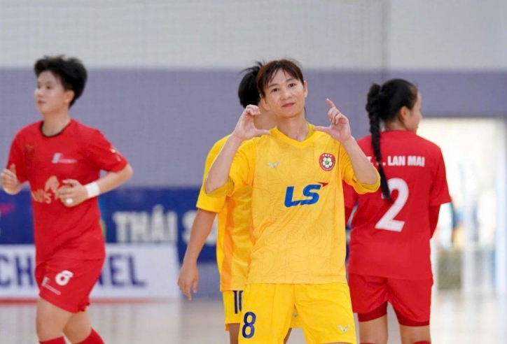 Thùy Trang, Tuyết Dung cùng ghi bàn khi đối đầu ở sân futsal
