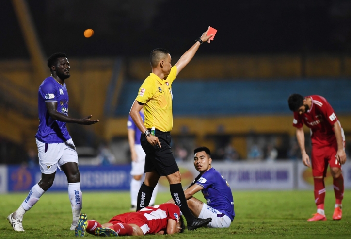 11 cầu thủ bị cấm thi đấu ở vòng 9 V.League 2021: Hà Nội khủng hoảng