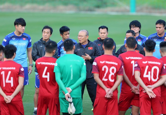 Bóng đá Việt Nam và rủi ro thiếu vắng HLV Park Hang Seo 
